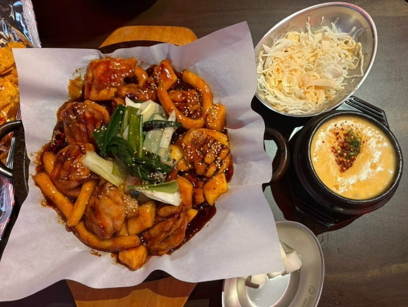 동래역맛집 꾸브라꼬 숯불치킨 동래직영점, 돌판에 나오는 양념꾸브 후기