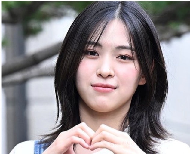 "점프수트가 나를..." ITZY 류진, 필리핀 월드투어 의상 해프닝 라이브 사과 논란 총정리