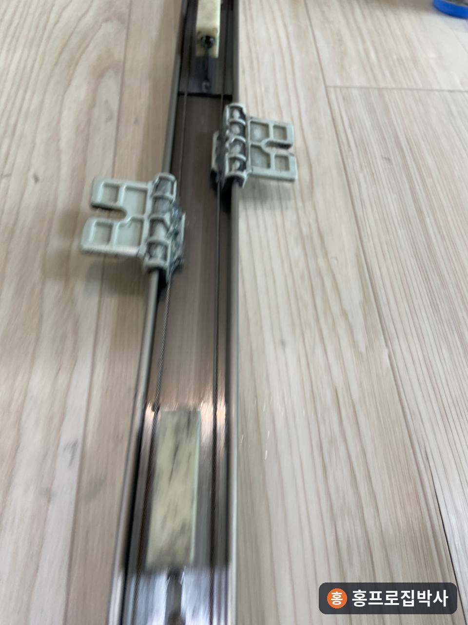 강남구 아파트 3연동 중문 와이어 끊김, 문이 따로 움직일 때 보수 과정
