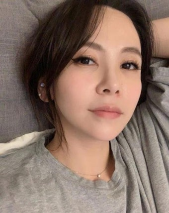 "손호영과 공개 열애부터 유명세프와 결혼까지... 여배우가 선택한 두 번의 사랑 이야기".jpg