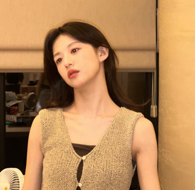 고윤정 베스트조끼 정보 마리떼 베스트조끼 지금은 품절이라니 ...