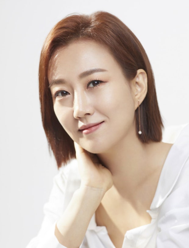 <b>장윤정 모친</b> 투자사기 혐의 <b>구속 송치</b>…'<b>장윤정</b> 이름 이용... 
