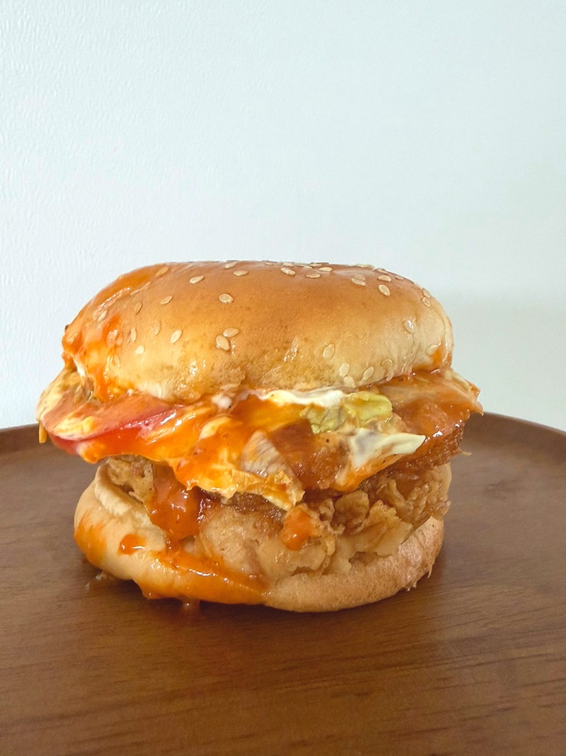 KFC신메뉴 칰폴레맵징거타워버거 치폴레 소스가 들어간 버거라니