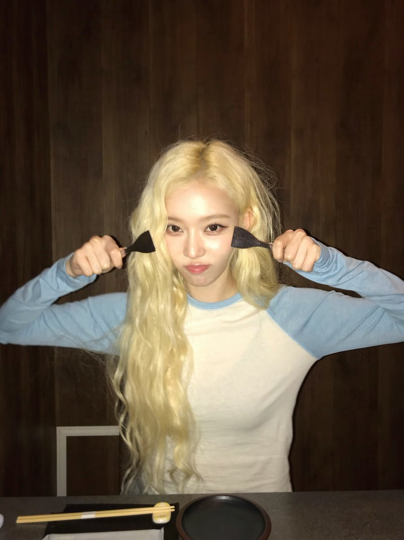 금발이 너무해! 에스파 윈터 사복, 러블리 래글런 티셔츠 하나로 청순美 폭발