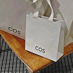 cos 온라인 모던한 데일리 백은 역시 코스 가방 / 드로우스트링 크로스바디, 카바텔리 클러치