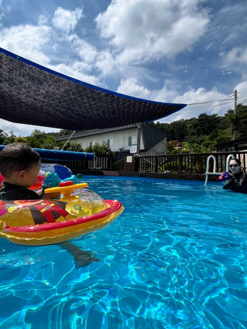 The145 용인 수영장 펜션에서 물놀이 후 황금누룽지돌판오리 먹고옴