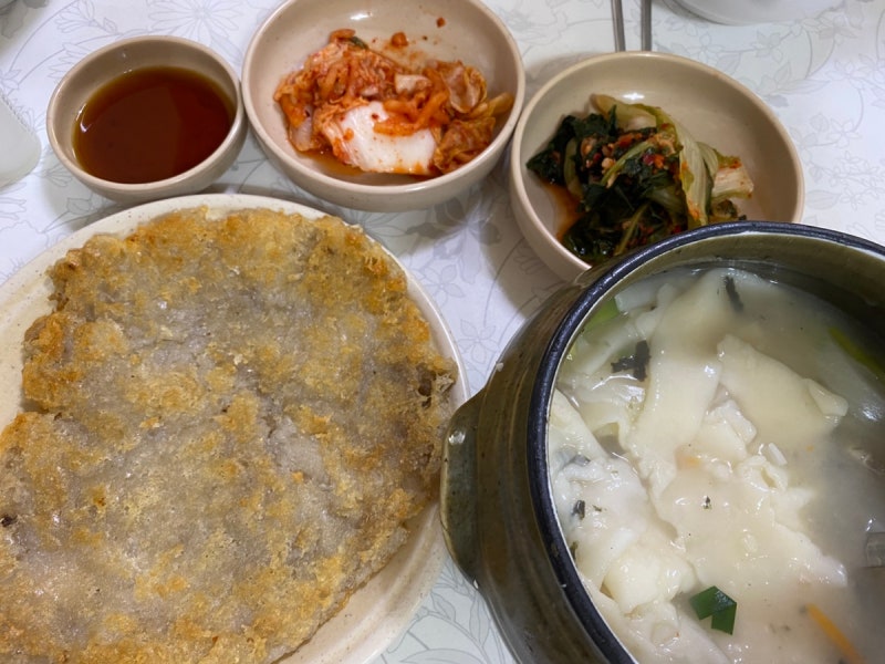 [삼청동 맛집] 주말 오픈런 성공! '삼청동 수제비' 주차 꿀팁부터 감자전 조합까지 솔직 후기