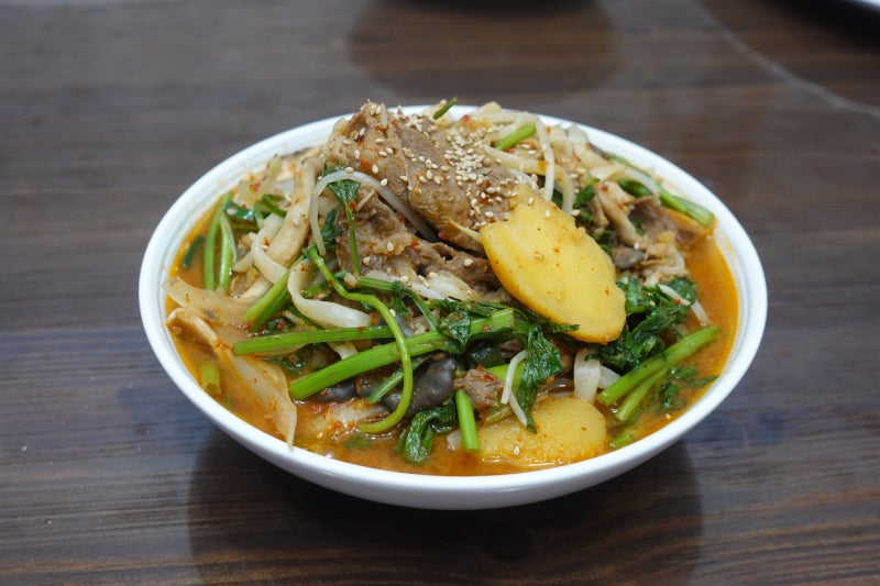 [비 오는 날 국물 고민 해결] 버섯칼국수 만들기, 유명 맛집 얼큰 샤브샤브 국물 맛 내는 전분....