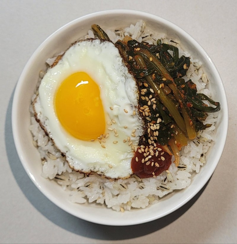 검정찰보리쌀로 만든 열무보리비빔밥 레시피｜여름 별미 보리밥 레시피