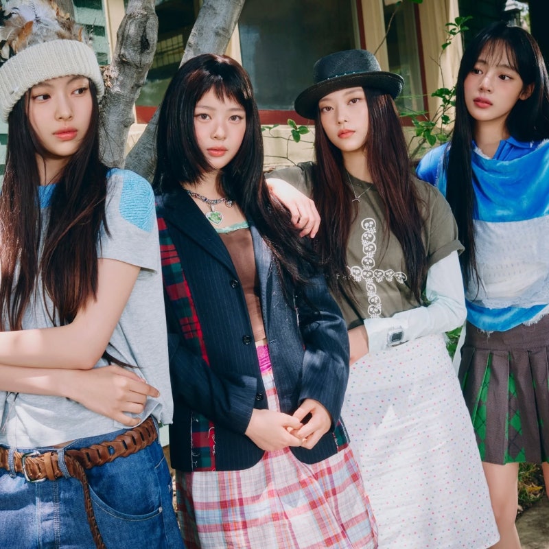 NewJeans Releases Video of 4 Returning Members for 4th Anniversary: Is This a Comeback Signal?