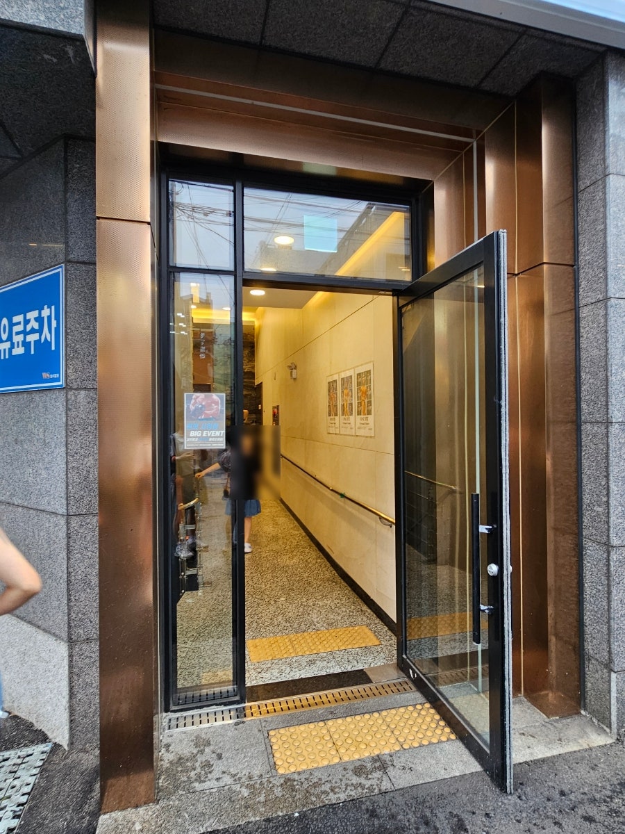 레드버튼 제주시청점 사진 2