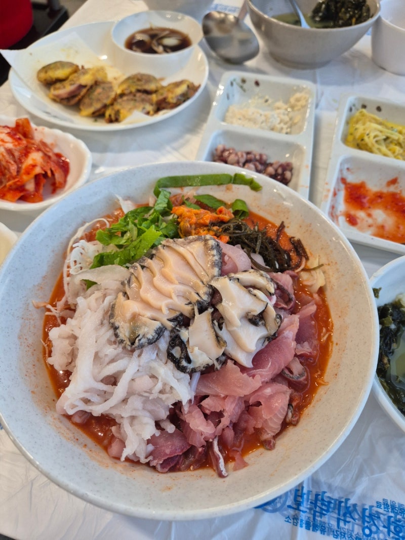 고성 천진해수욕장 줄서서 먹는 물회 맛집_봉포머구리집 고성점