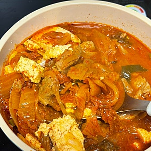 [초간단 레시피] 30분 뚝딱! 실패 없는 돼지고기 앞다리살 김치찌개 맛있게 끓이는 법