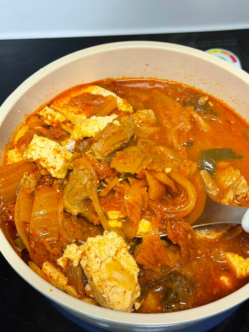 [초간단 레시피] 30분 뚝딱! 실패 없는 돼지고기 앞다리살 김치찌개 맛있게 끓이는 법