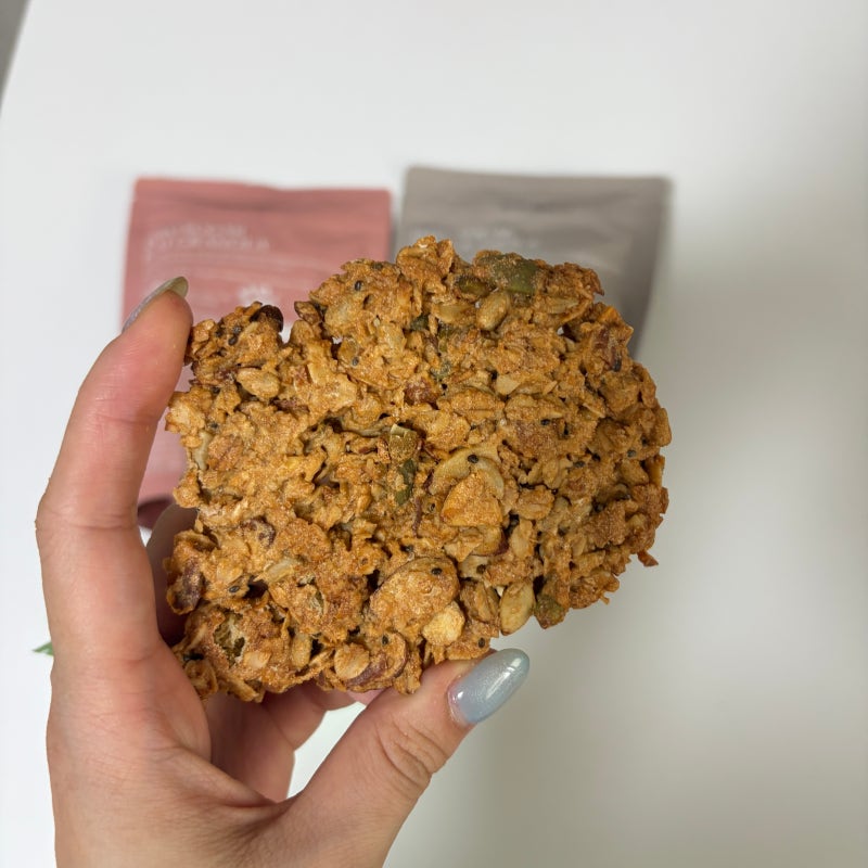 바삭해서 간식으로도 맛있는 그릭데이 저당 플랫 그래놀라
