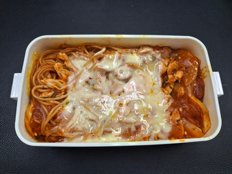 [두산베어스 팬(먹산)] 매콤·고소함 폭발! 치즈 이불 덮은 닭가슴살 토마토 파스타 도시락