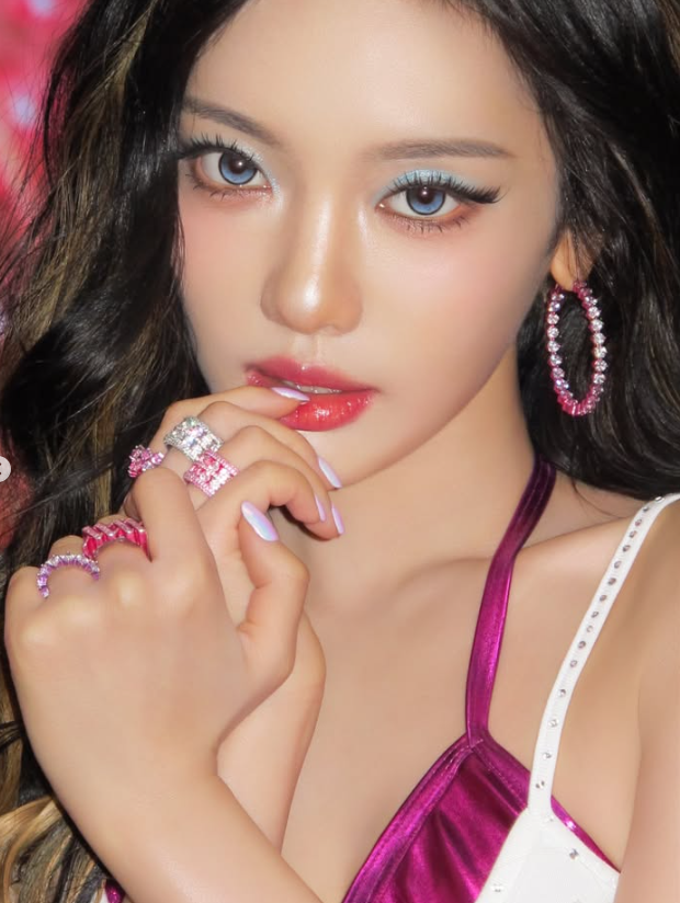 "2000년대 레트로 메이크업의 부활!" 에스파 닝닝, 화려한 화장법으로 역대급 레전드 미모 경....