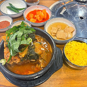 서울대입구역 24시 8,500원 가성비 뼈해장국 혼밥 감자탕 맛집 단체회식 “신사골감자탕 서울....