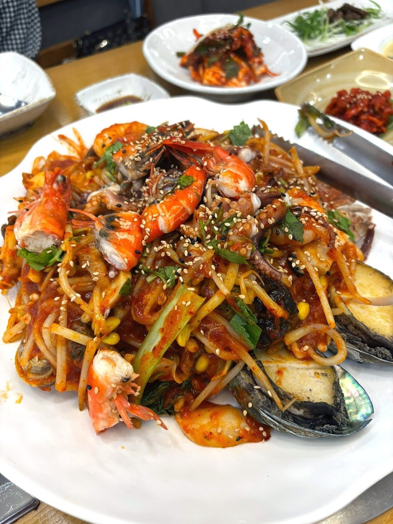 대구 들안길 밥집 ‘울릉도해물탕’ | 다양한 해산물이 들어간 해물찜, 부지깽이나물 솥밥 ....