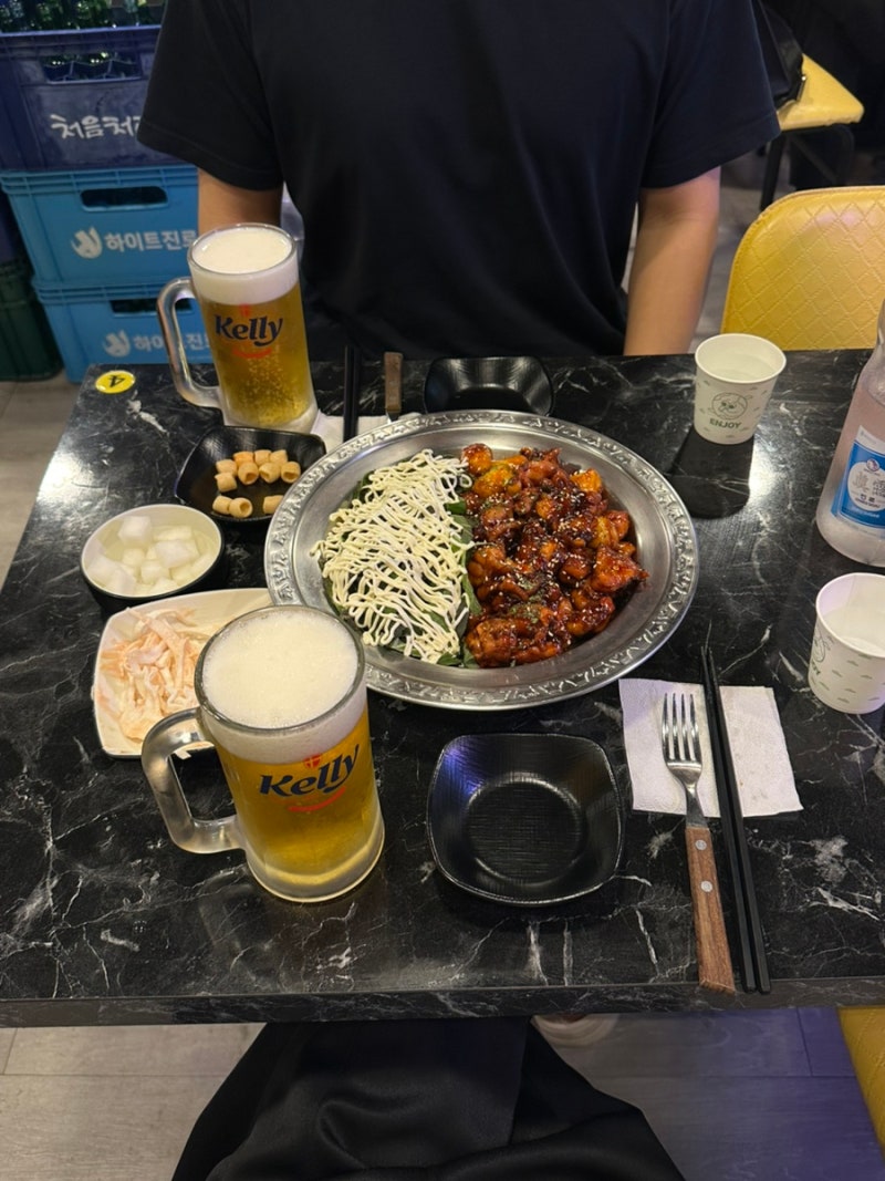 [영등포 치킨] 냠냠 숯불 두마리 치킨에서 치맥 ………
