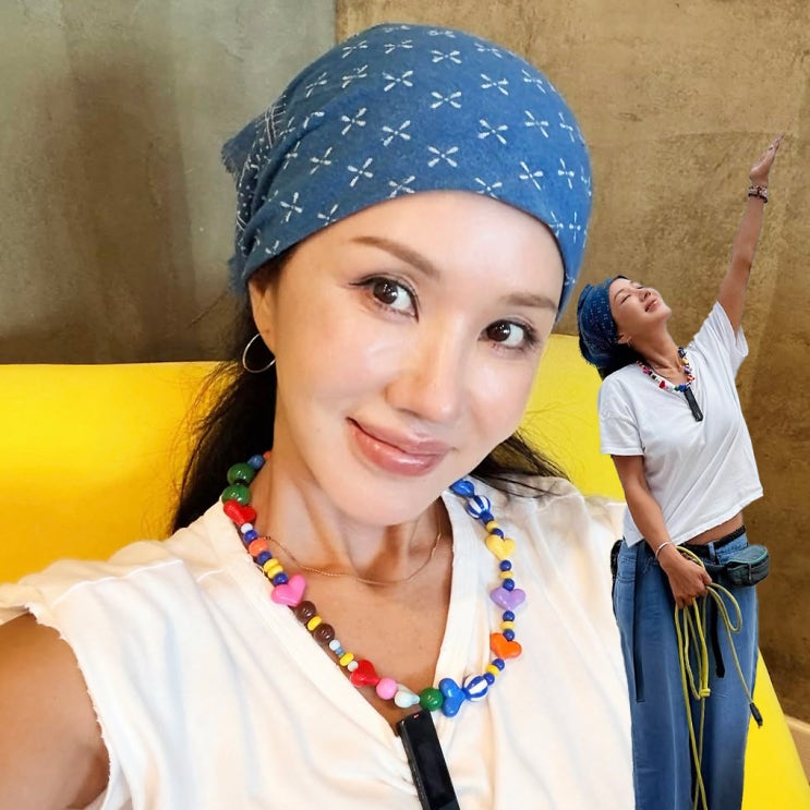 56세 <b>엄정화 나이</b>를 잊은 히피룩! 두건에 알록달록 목걸이까지?