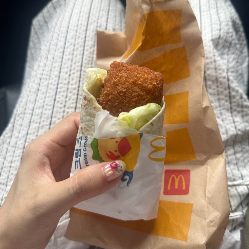 맥도날드 여름시즌 한정 신메뉴 게살크림크로켓 스낵랩 쏘쏘 후기 칼로리 가격