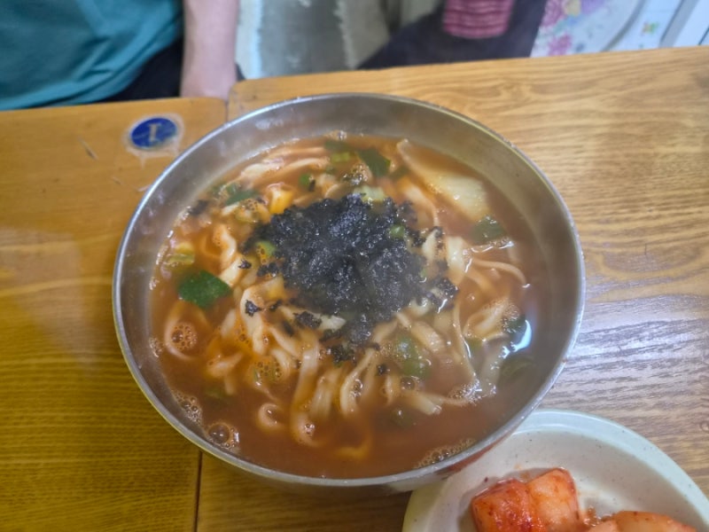 [강릉 중앙시장 맛집] 추억과 정이 담긴 3,000원 칼국수·장칼국수·김밥 방문 후기