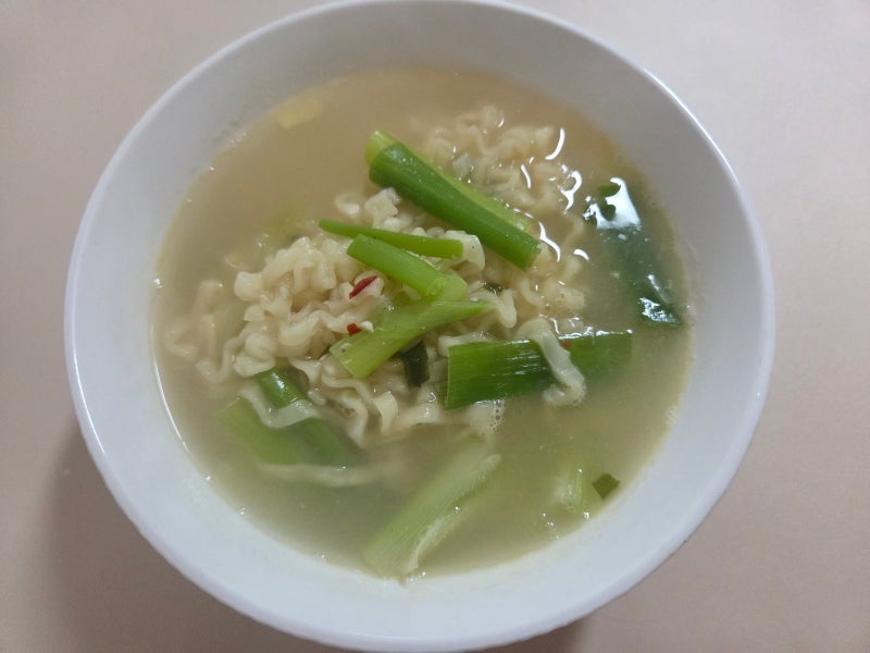 오뚜기 동대문식 닭한마리 칼국수 솔직후기 | 대파 넣고 꼭 저어 드세요!
