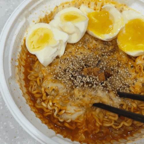 왕뚜껑 국물라볶이 솔직후기 ｜ 전자레인지 5분 조리법과 맛있는 토핑 추천