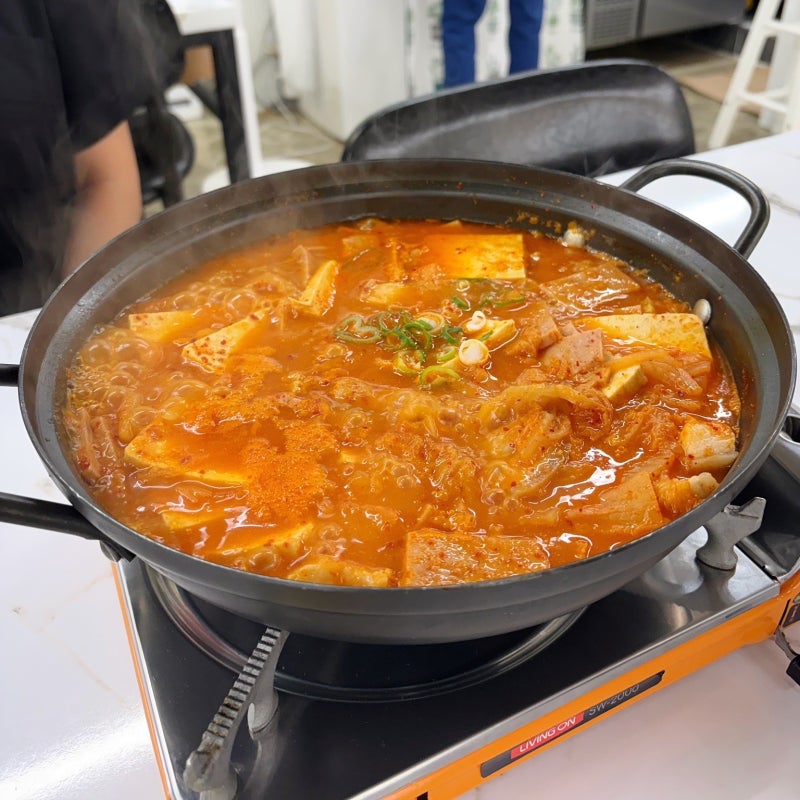 원주 밥집 따듯한 밥상 1인 3천원으로 푸짐하게 먹을 수 있는 돼지고기 들어간 원주 김치찌개....