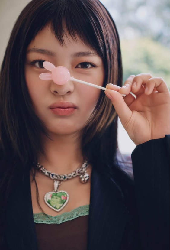 "쥐 파먹은 앞머리 맞아?!" 뉴진스 하니, 처피뱅 하나로 전 세계 팬심 싹쓸이한 레전드 근황!