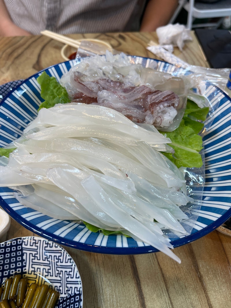 서귀포 한치나라 | 두툼하고 달큰한 한치회에 반한 로컬 술집
