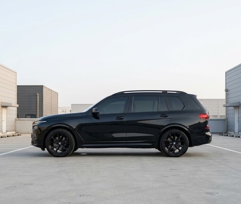 "길이만 무려 5.3m" 쿠페형 디자인 적용된 BMW 플래그십 SUV