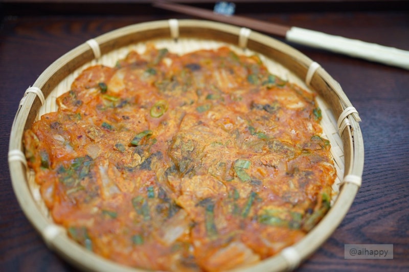 바삭한 김치전 만드는 법 얼음물 대파 김치부침개 레시피 간단 저녁 메뉴 추천