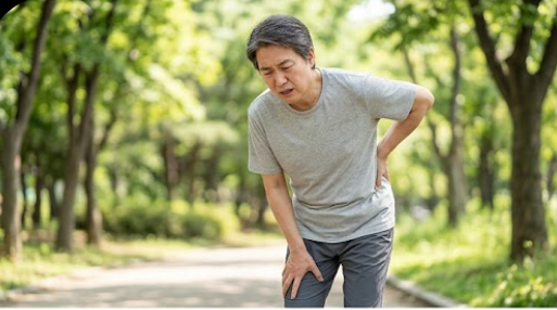 걷다 보면 다리가 터질 듯 저린 증상 원인! 허리디스크 vs 척추관협착증 비교와 치료법