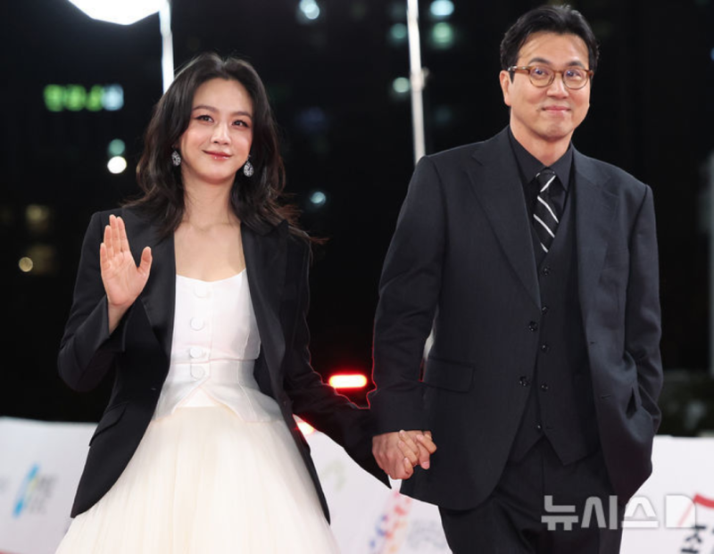 탕웨이 47세 출산 “망아지와 여행 시작” 아버지 그림이 더 뭉클했던 이유