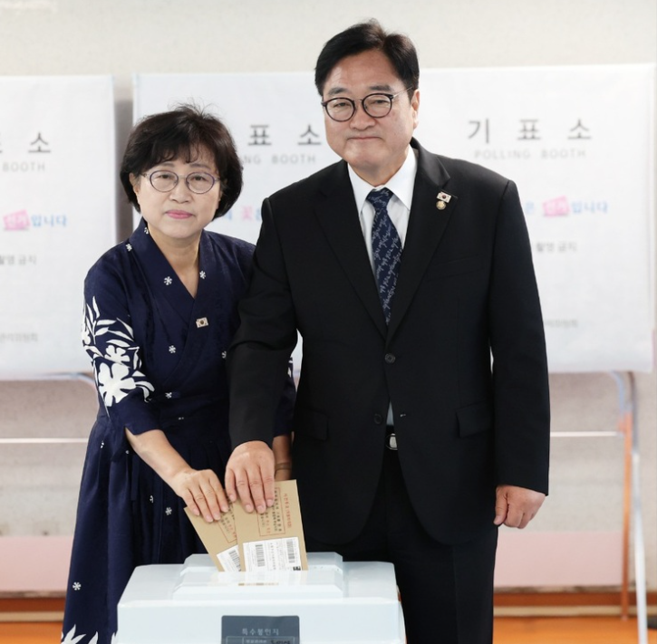 14차례 해외출장마다 배우자 동행” 정의연대, 우원식 전 국회의장·국회사무처 관계자 고발