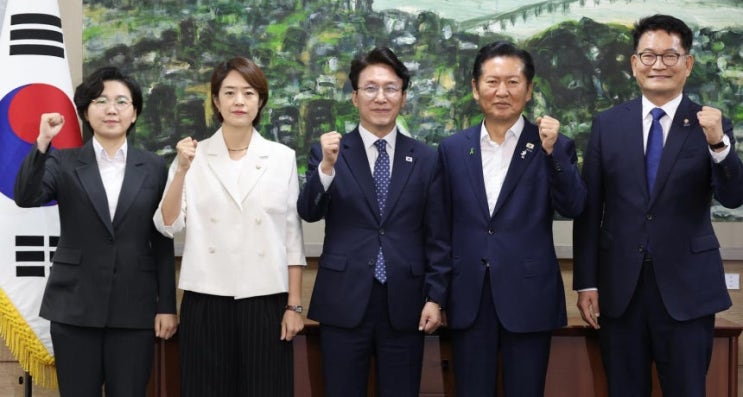 <b>민주</b>당 당대표 김민석... 3파전…<b>최고위원</b> 8명도 <b>본선</b> 확정