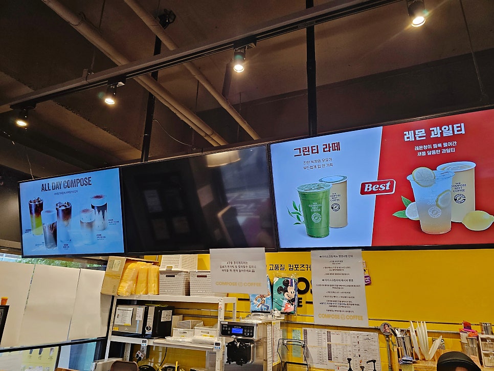 컴포즈커피 아산순천향대점 사진 1