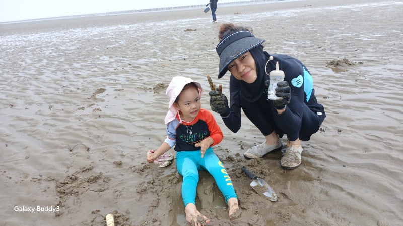 2026.07.18 서천 조개잡이 갯벌체험 영펜션 쥔장이 경남 진주와 경주, 경기도 파주와 화성, 서울....
