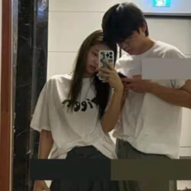 Jennie Caught in Close Skinship with Kai... Her Real Ex-Boyfriend EXO Kai Is Recalled
