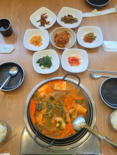 ​[세종 보람동 맛집] 엄마가 차려준 집밥 생각날 때, 세종 보람동 &lsquo;대가리동태탕&rsquo; 본점 (제육볶음+호박잎쌈 기본 찬!)