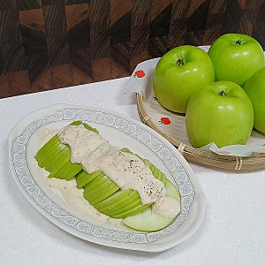 사과 땅콩버터 요리 샐러드 아오리사과제철 여름 햇사과