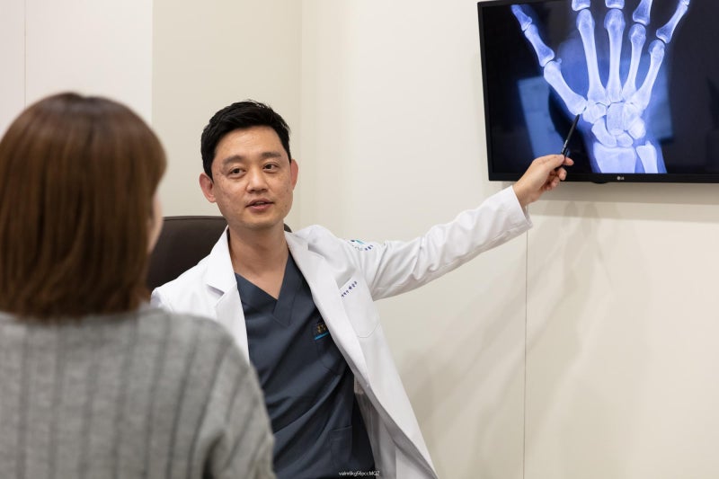 치료 단계마다 달라지는 선택지 드퀘르뱅건초염 수술 전 확인해야 할 정보