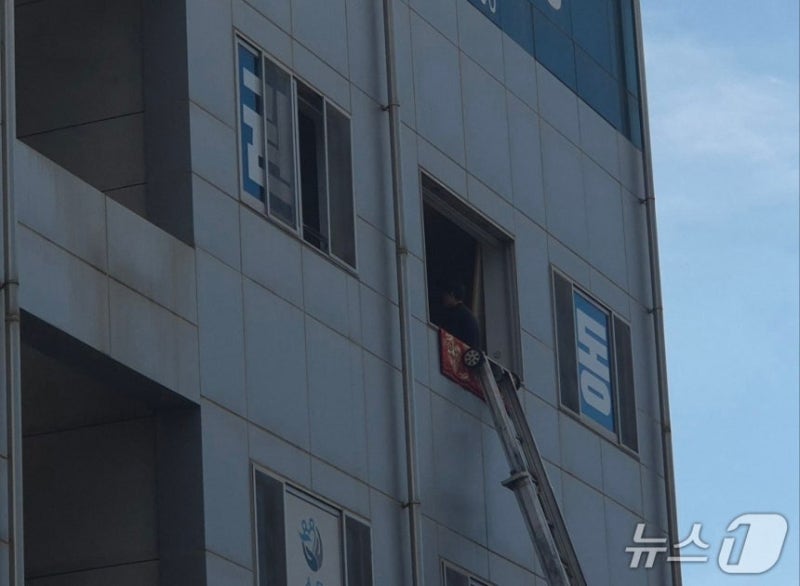 권성동 대표님 강릉 지역구 사무실(교동)도 철수, 대법 판결 일주일 만인 7월 23일 아침 사무....