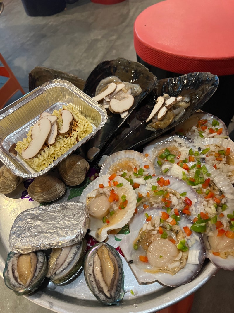 부산 송정 바다 보며 즐기는 조개구이 한판! 웨이팅도 감수할 맛