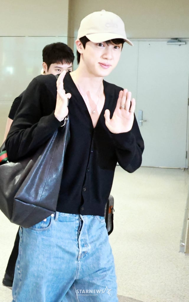 BTS 진, 男아이돌 스타랭킹 3위…지민·이준호 이은 순위