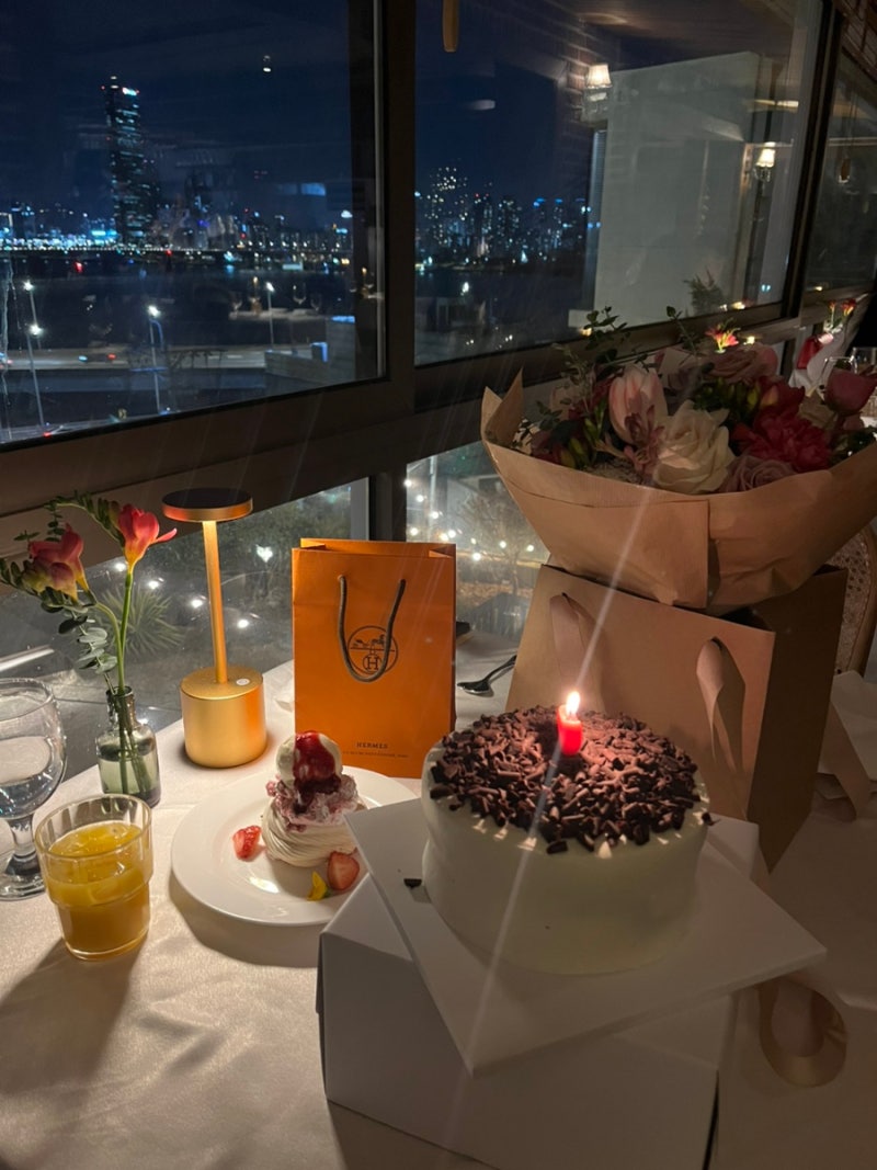 [서울/용산] 기념일에 가기 좋은 한강뷰 야경이 예쁜 아이오유(I.O.U) 레스토랑 w 삼청동수제비....