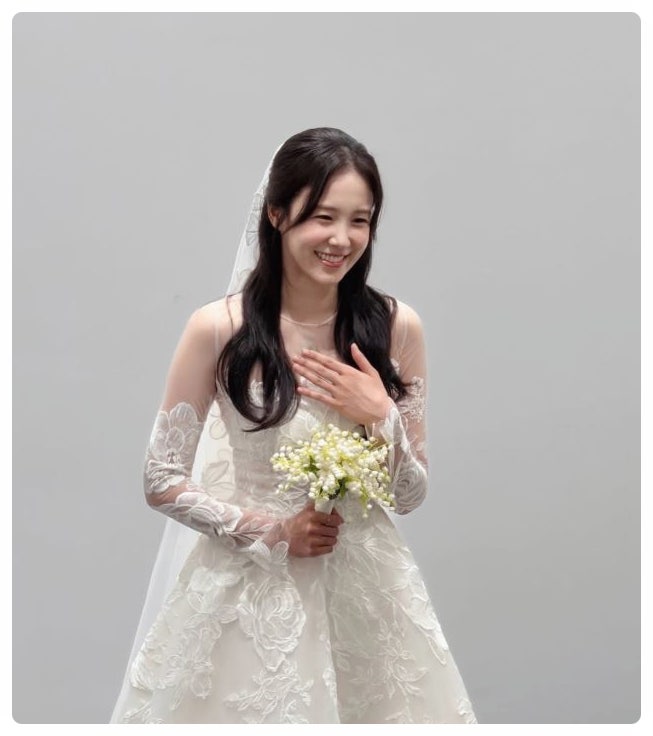 장예원, 순백의 웨딩드레스 자태 공개 팬들 결혼 발표인 줄 깜짝