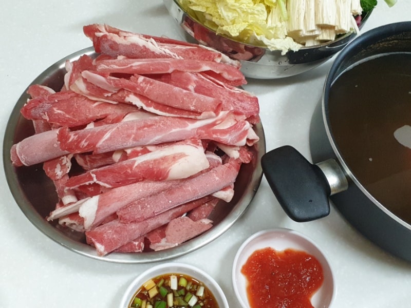 집에서 소고기 샤브샤브 만들기 야채 재료 육수 간장소스 레시피